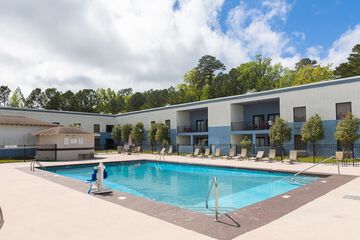 Cottonwood Suites Savannah Hotel & Conference Center