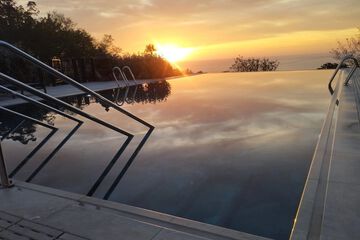 Infinity pool