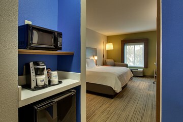 Room 32 of 49