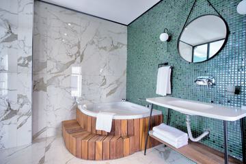 Jetted tub