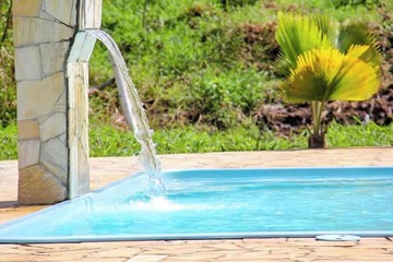 Pool waterfall