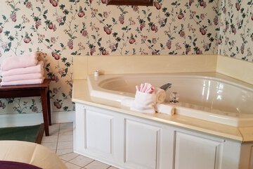 Jetted tub