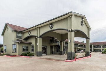 Quality Inn & Suites Bridge City / Orange
