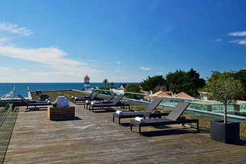 Sundeck