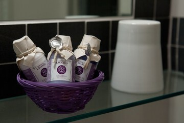 Bathroom amenities
