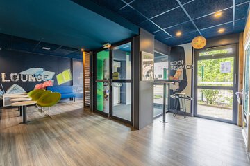 Lobby lounge