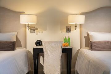 Room 34 of 83