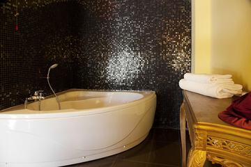 Jetted tub