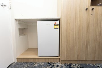 Mini-refrigerator