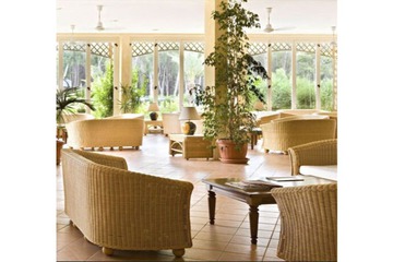 Lobby lounge
