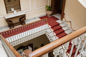 Handrails in stairways