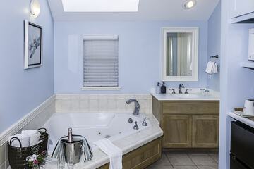 Jetted tub