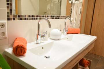 Bathroom amenities
