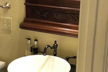 Bathroom sink
