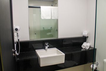 Bathroom sink