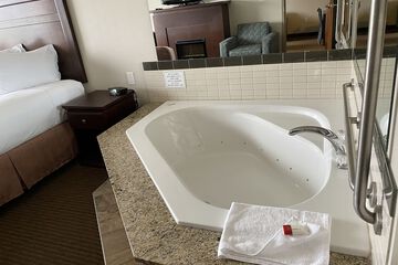 Jetted tub