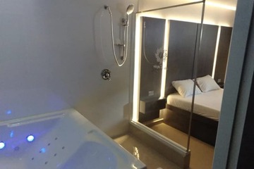 Private spa tub