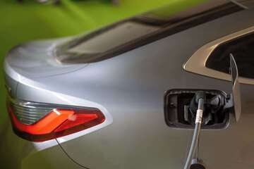Electric vehicle charging station