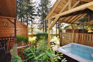 Private spa tub