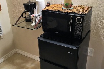 Mini-refrigerator