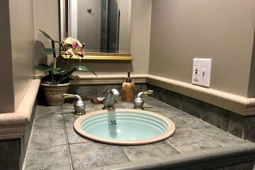Bathroom sink