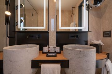 Bathroom sink
