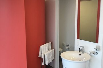 Bathroom sink