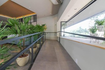 Handrails in hallways