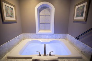 Private spa tub