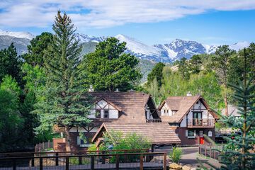 The Landing at Estes Park - Riverside Retreat