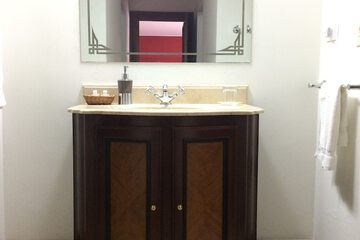 Bathroom sink