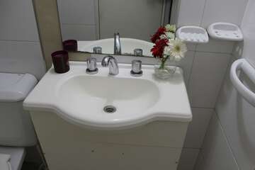 Bathroom sink
