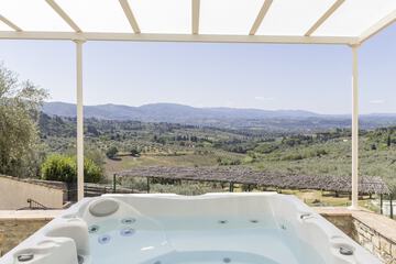 Private spa tub