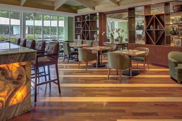 Lobby lounge