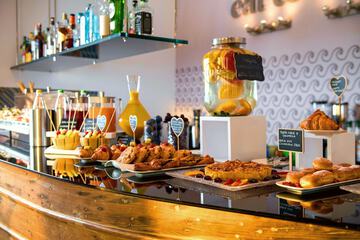 Breakfast buffet