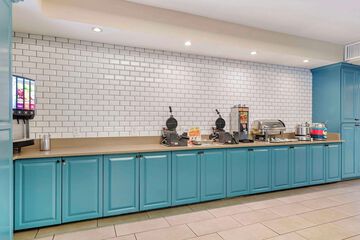 Breakfast/Coffee Service 32 of 32