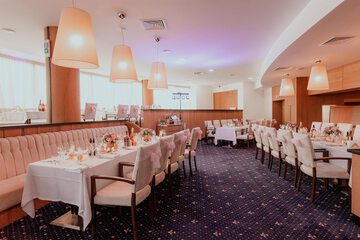 Indoor wedding