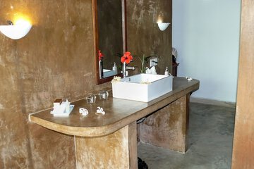 Bathroom sink