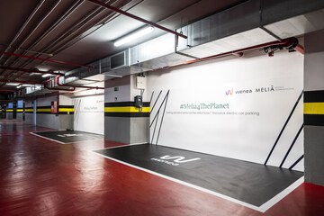Electric vehicle charging station