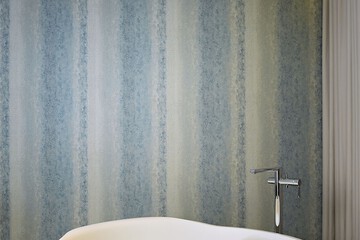 Deep soaking bathtub