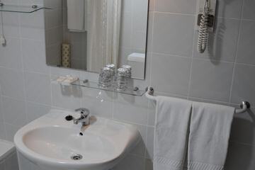 Bathroom sink