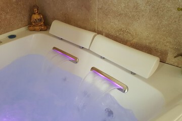 Private spa tub
