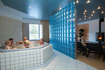 Indoor spa tub