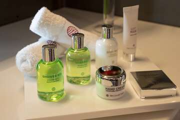 Bathroom amenities