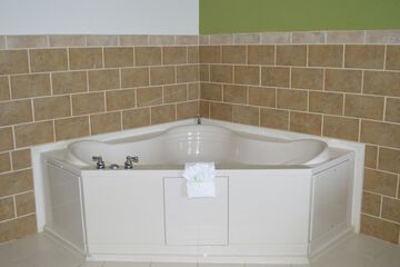 Jetted tub