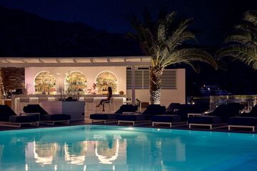Poolside bar