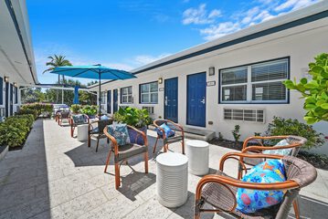 Hollywood Beach Suites