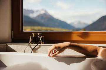 Deep soaking bathtub
