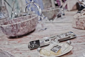 Bathroom amenities