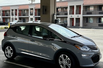 Electric vehicle charging station